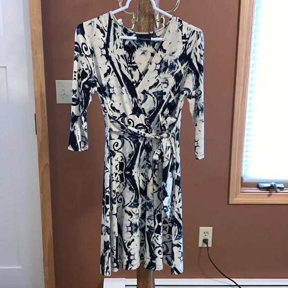Cynthia Rowley Dresses & Skirts - Cynthia Rowley wrap front belted print twirl Dress